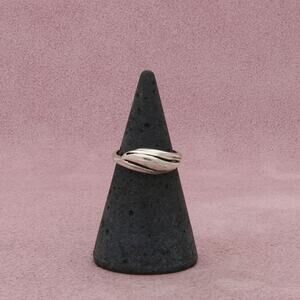 sterling silver vintage wavy ring size 4.5